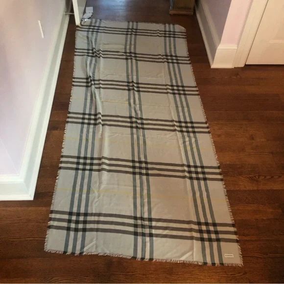 Burberry Check Wool Scarf Lightweight Color:Breeze - Picture 8 of 14